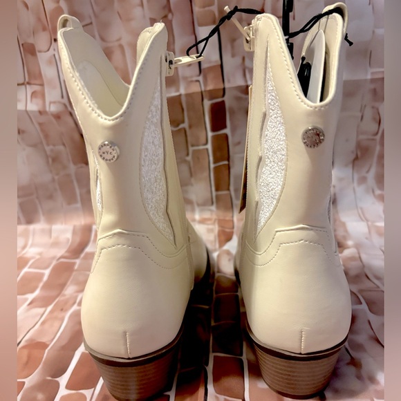 🆕 Madden NYC Rhinestone Angel Wing Ankle Cowboy Boots - Picture 4 of 13